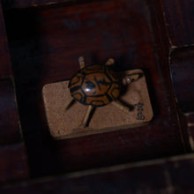 画像をギャラリービューアに読み込む, カメの置物 宮島 ゆらゆら