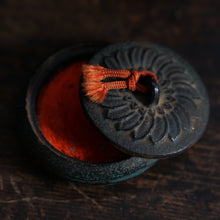 画像をギャラリービューアに読み込む, 【南部鉄器】 ひまわり 練朱肉 高級美術鉄器