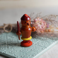 画像をギャラリービューアに読み込む, チェス駒のオブジェ 旧東ドイツ