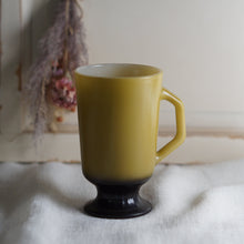 画像をギャラリービューアに読み込む, 【Fire-King】 フッテッドマグ 鶯色