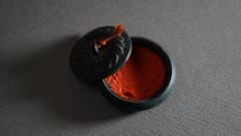 画像をギャラリービューアに読み込む, 【南部鉄器】 ひまわり 練朱肉 高級美術鉄器