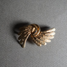 画像をギャラリービューアに読み込む, 【BSK】ブローチ 羽