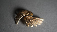 画像をギャラリービューアに読み込む, 【BSK】ブローチ 羽