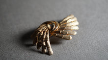 画像をギャラリービューアに読み込む, 【BSK】ブローチ 羽