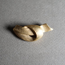 画像をギャラリービューアに読み込む, アンティーク ブローチ リボン