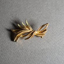 画像をギャラリービューアに読み込む, アンティーク ブローチ リーフ