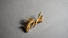 画像をギャラリービューアに読み込む, アンティーク ブローチ リーフ