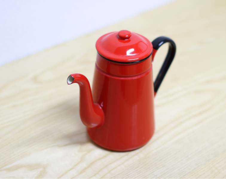 ポップな赤色で可愛いコーヒーポットを入荷しました！