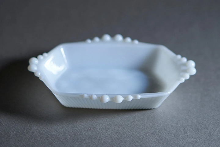 【OLD PYREX】ミルクガラストレイ他　入荷しました。