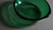 画像をギャラリービューアに読み込む, 昭和レトロ　ガラス皿　緑
